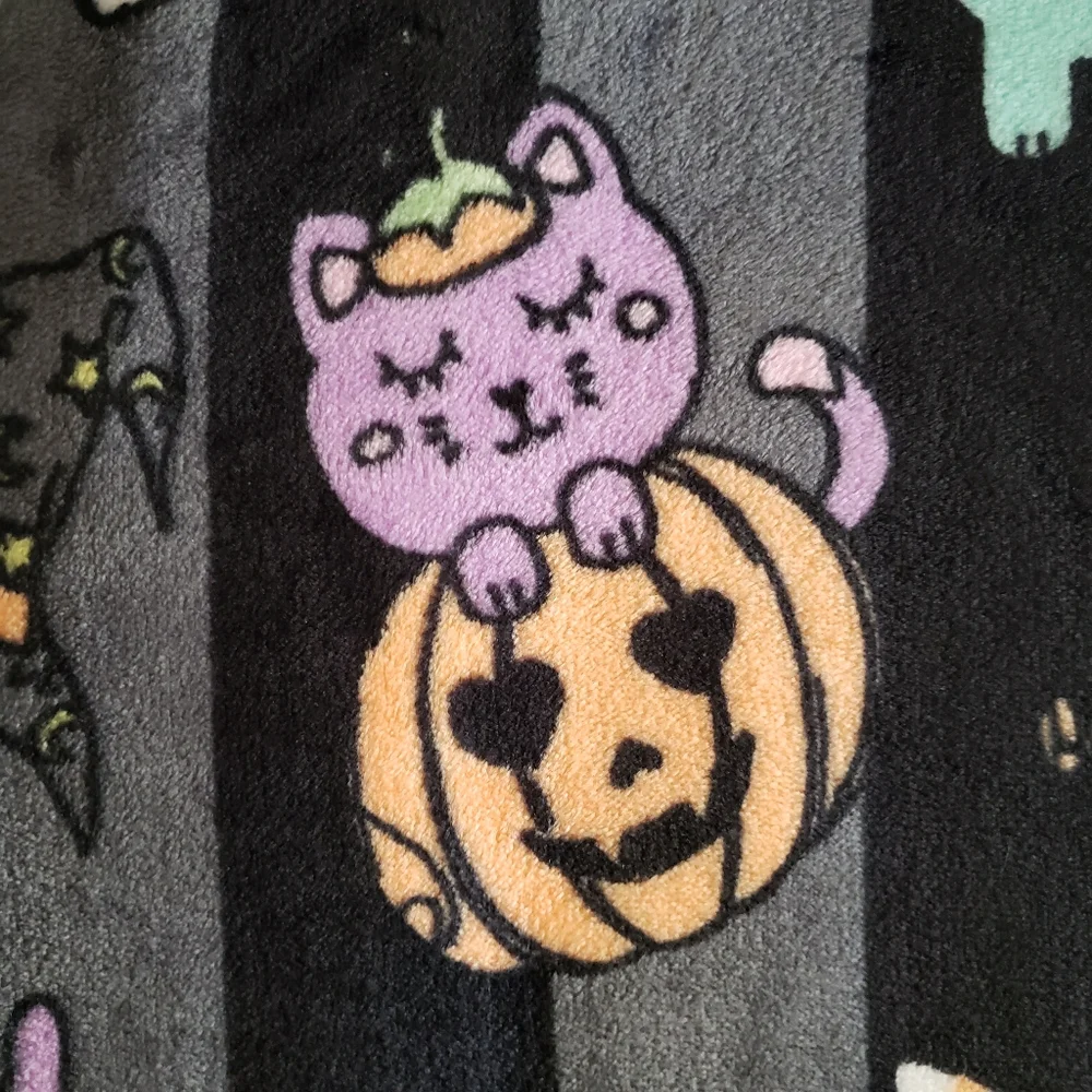 Betsey Johnson Halloween Cats In Costumes Black Gray Throw Blanket 50x60